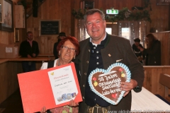 Dietlinde Lutz-Gerner und Josef Schmid, Ehrung der Wiesn Jubilare beim Fisch Bäda am Oktoberfest in München 2018