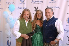Leslie Mandoki, Vanessa Teske, Florian Boitin (von li. nach re.), Wiesn Playmate im Park-Cafe in München 2021