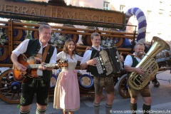 Gitta Saxx und die Obermüller Musikanten, Wiesn Playmate im Park-Cafe in München 2021