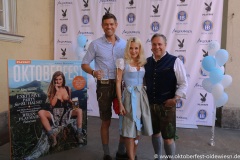 Florian Boitin (re.), Wiesn Playmate im Park-Cafe in München 2021