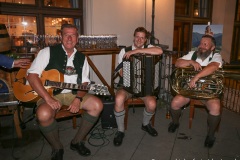 Obermüller Musikanten, Wiesn Playmate, Franziska Distler im Hofbräuhaus in München 2022