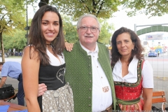 Ramona Pongratz, Manfred Newrzella , Arabella Schörghuber (von li. nach re.), Wiesnbierprobe im Bad am Bavariaring  in München .2019