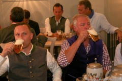 Andreas Brunner und Rolf Dummert (re.), Wiesnbierprobe im Bad am Bavariaring  in München .2019