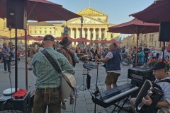 Michi Högl rockte den Max-Joseph-Platz, Wirtshaus Wiesn im Spatenhaus an der Oper 2021