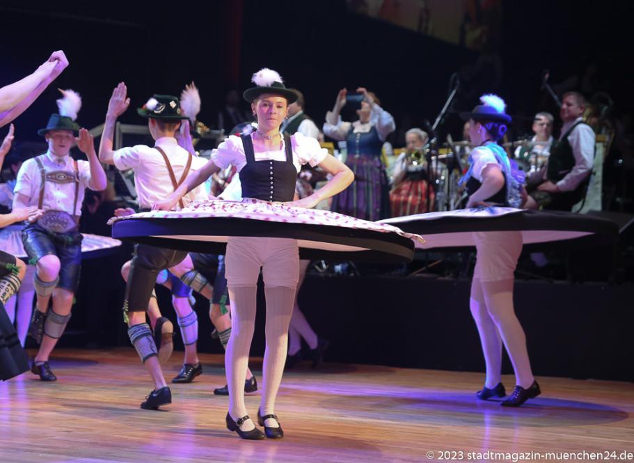 Auf geht's zum Oide Wiesn Bürgerball 2024 im Deutschen Theater