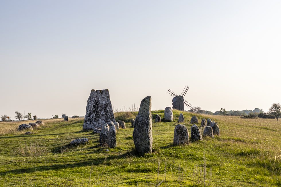 lands historia, gravfält