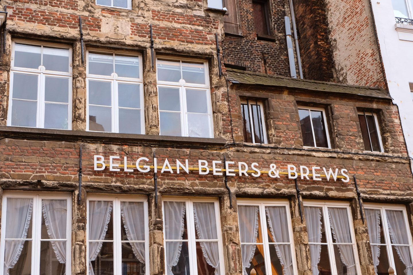 Et hus med teksten Belgian Beers