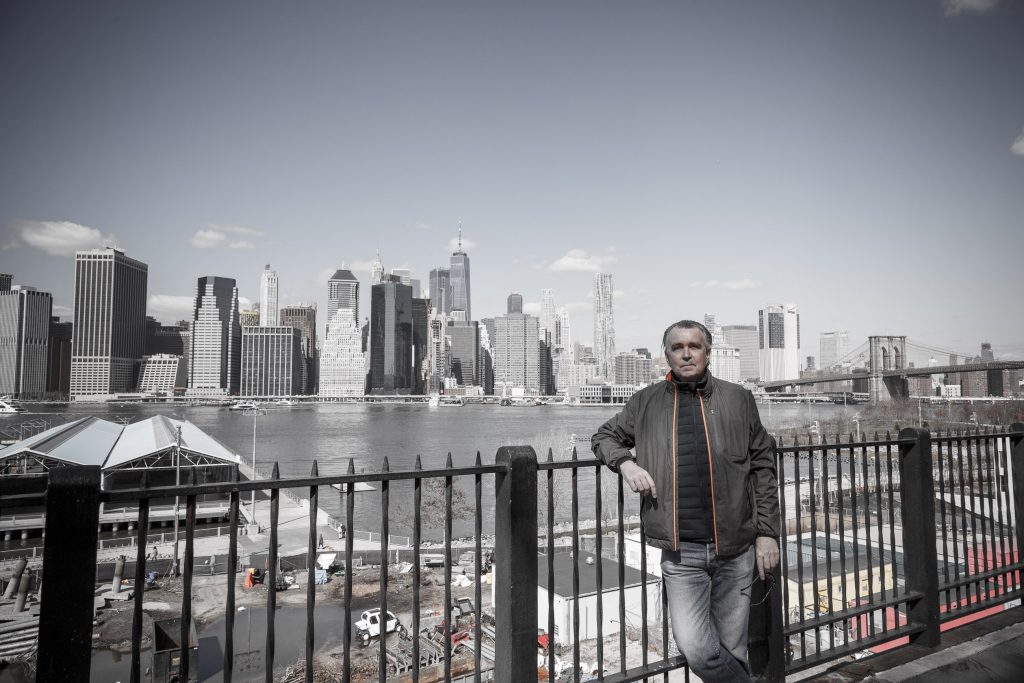 Selfie framför Brooklyn Bridge