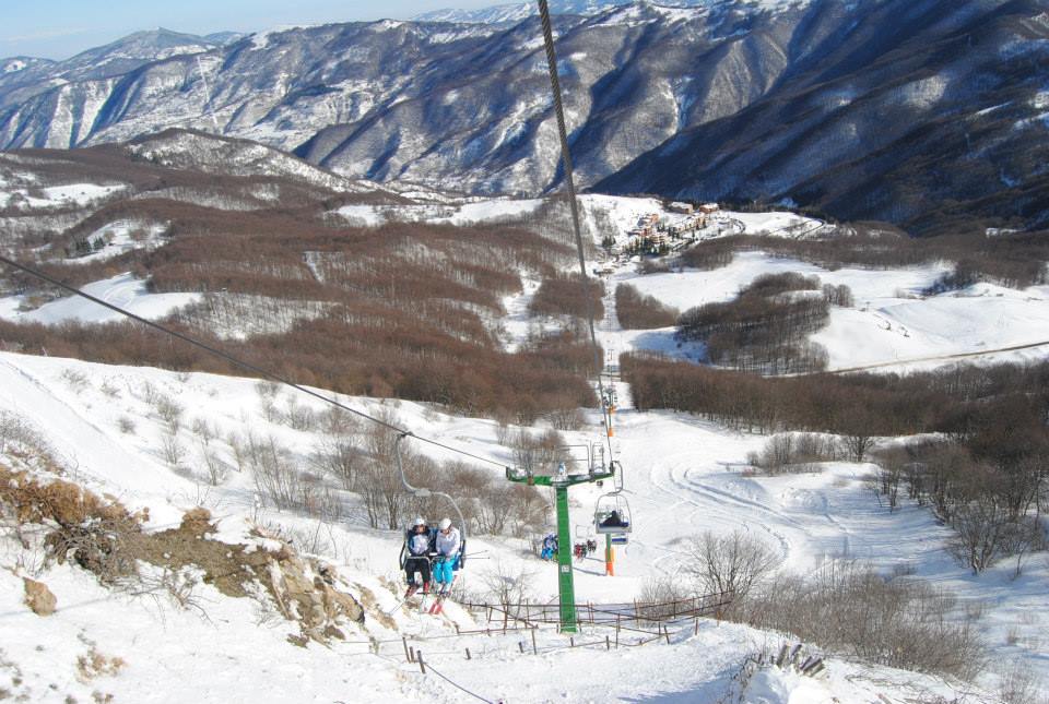 Lunedì si torna a sciare sulle piste da sci dell'Alta Valle Staffora. A  Pian del Poggio “Carnevale sulla neve” con sconti per gli sciatori in  maschera – oltrepolombardo