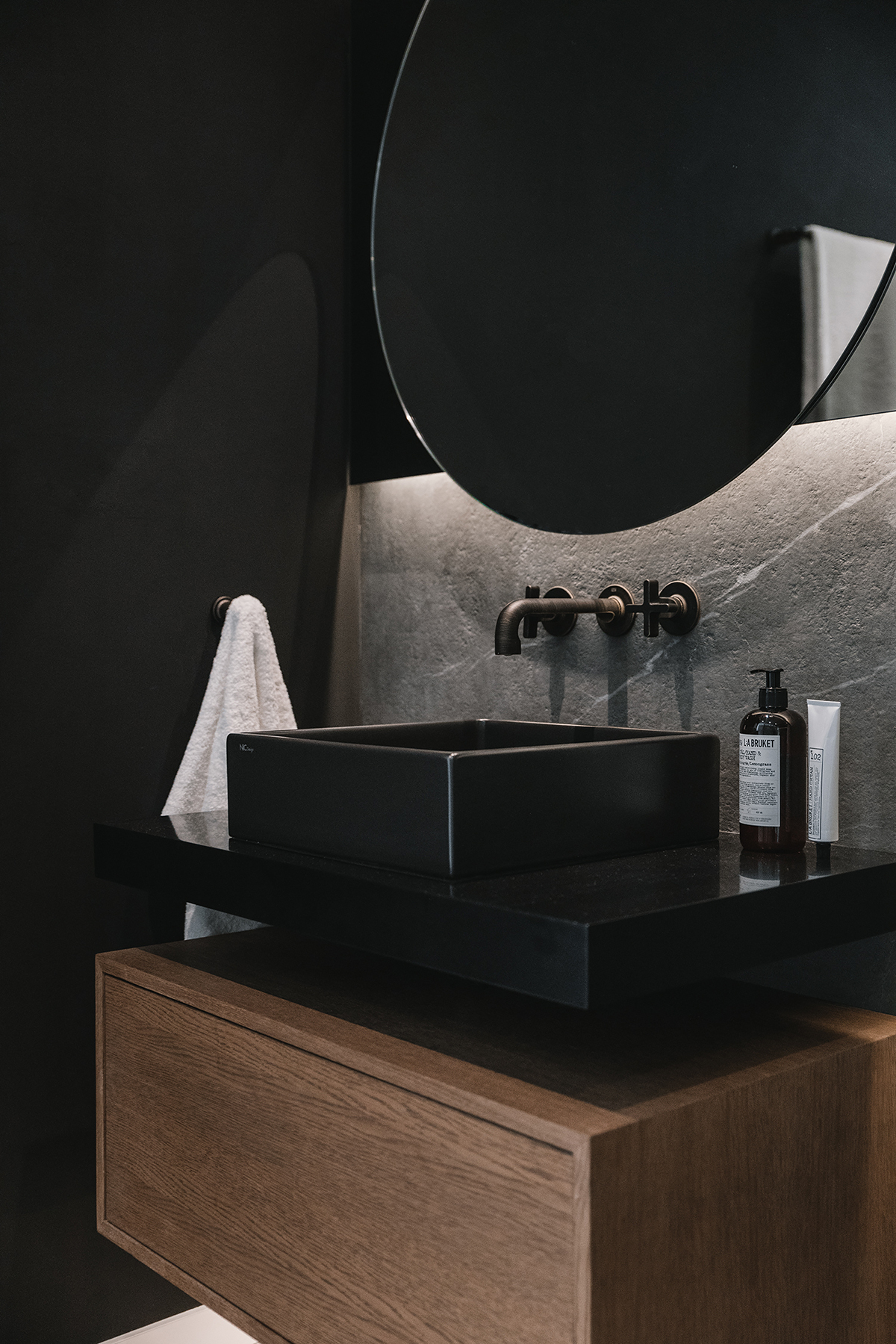 Omeo Design Interiors. Baths and Beyond.