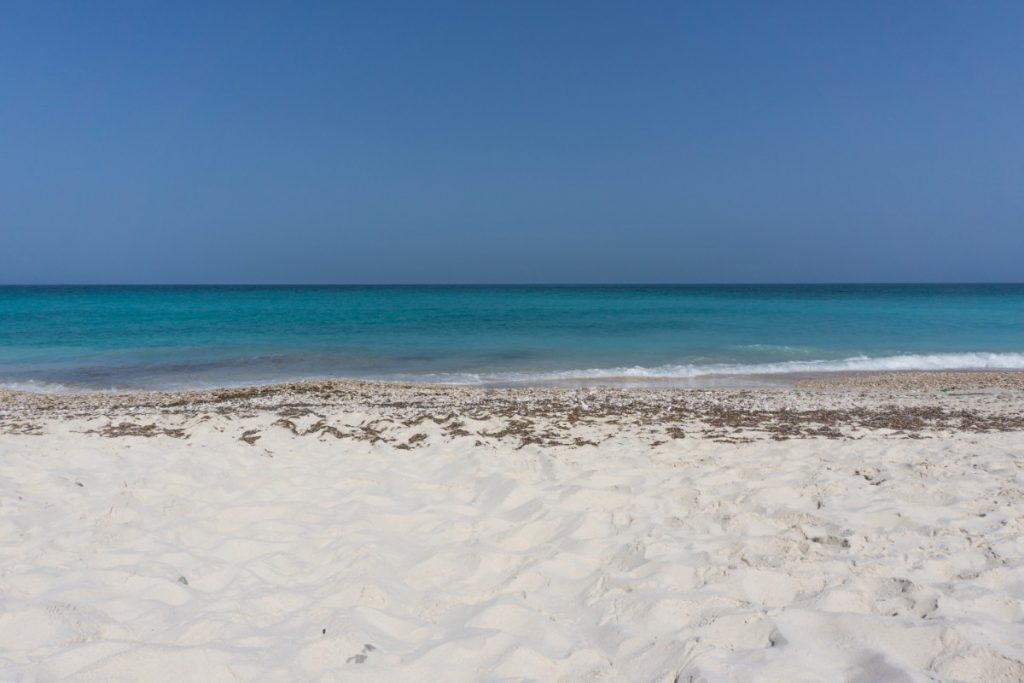Un aperçu d'Oman - Terre des 1001 nuits-Plage de sable blanc à Oman