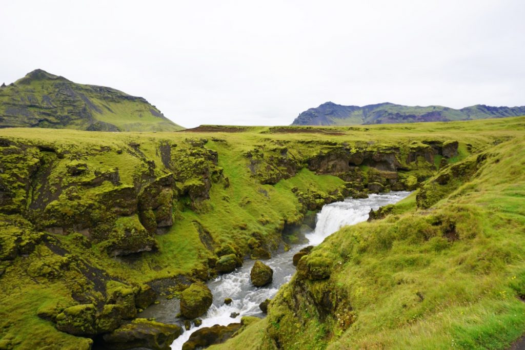 One Second-One Second-Les 10 meilleurs endroits secrets d'Islande à ne pas manquer - Cascade cachée (Kvernufoss) et petite randonnée vers Skógafoss