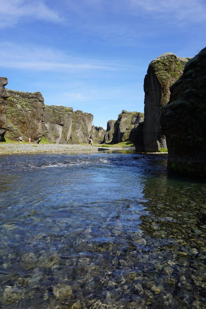 One Second-One Second-Les 10 meilleurs endroits secrets d'Islande à ne pas manquer -Fjaðrárgljúfur le sinueux canyon -au niveau de la mer