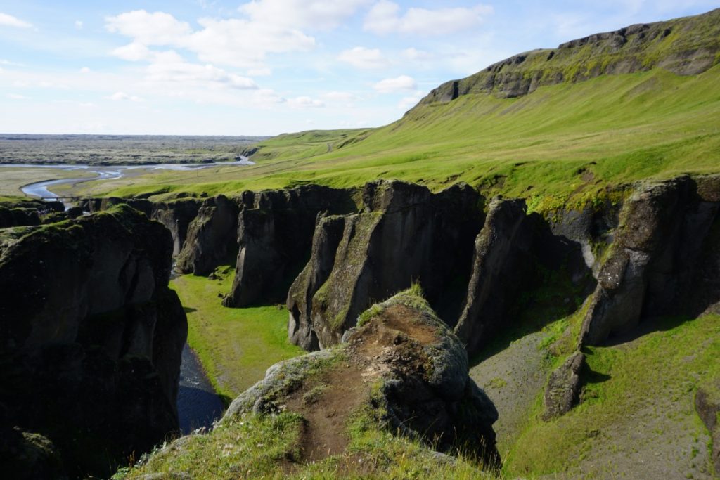 One Second-One Second-Les 10 meilleurs endroits secrets d'Islande à ne pas manquer -Fjaðrárgljúfur le sinueux canyon-panorama