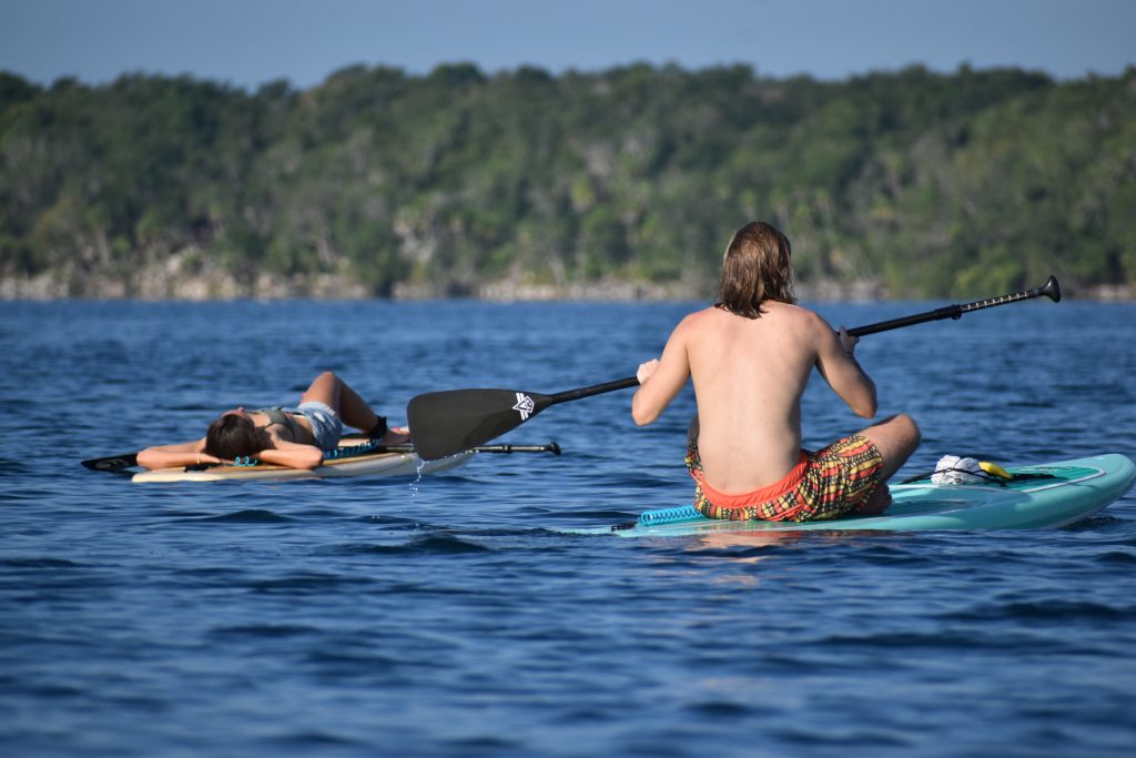 Paddleboarding on Laguna Bacalar-How to relax and explore sustainably in Yucatán-Mexico