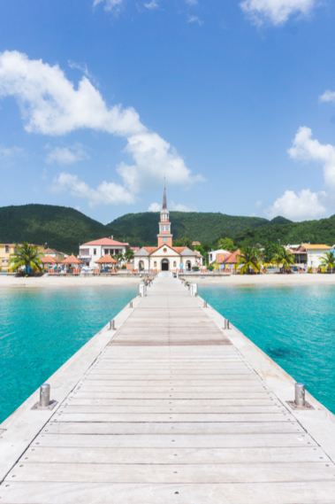Ponton et église - Anses d'Arlet - Les plus beaux endroits à voir en Martinique