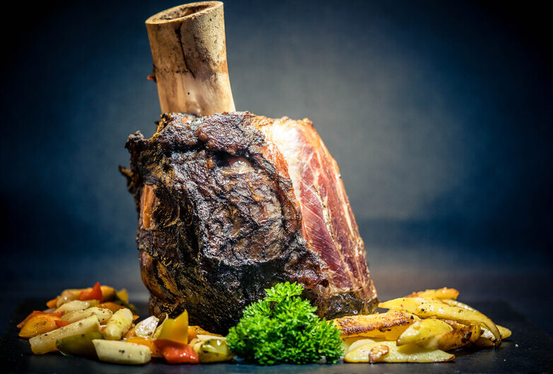 Wat is een beef hammer en hoe bereid je deze op de barbecue? Online Mag