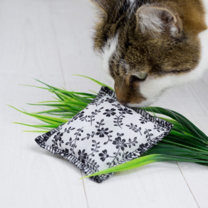 This exquisite Organic Catnip Toy is filled with generous amounts of the finest 100% pure organic catnip and is lovingly handcrafted from locally sourced reclaimed cotton fabric and recycled padding. High quality, kitty approved, and designed and made in Britain from eco-friendly materials.