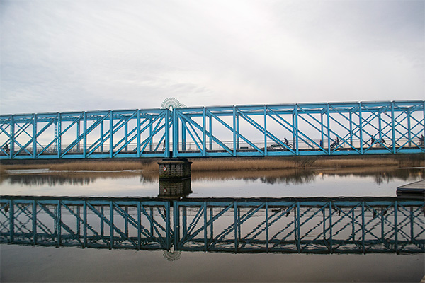 Den Blå Bro er i dag fodgængebro - men førte tidligere toget over Gudenåen
