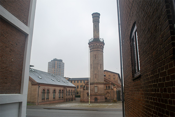 Den smukke, gamle fabriksbygning Bastian