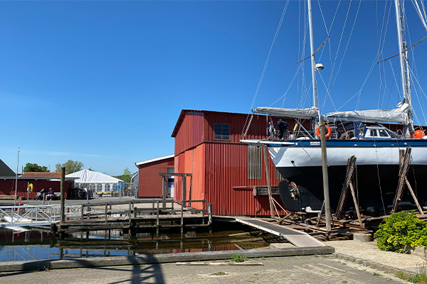 Havnen i Hou byder på lystbåde, legeplads og et lille værft