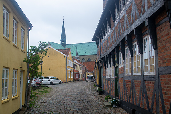 Domkirken er synlig fra de fleste gader i Ribe