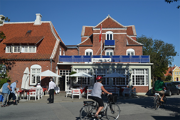 Brøndums Hotel er et af de mest kendte overnatningssteder i byen.