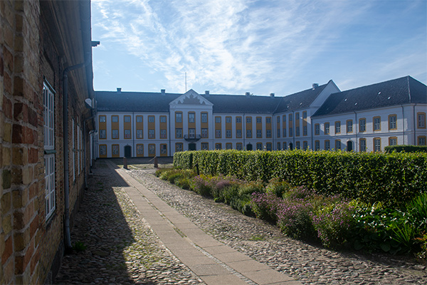 Slottet set fra indergården. I dag bor Landbrugsstyrelsen på den fine adresse