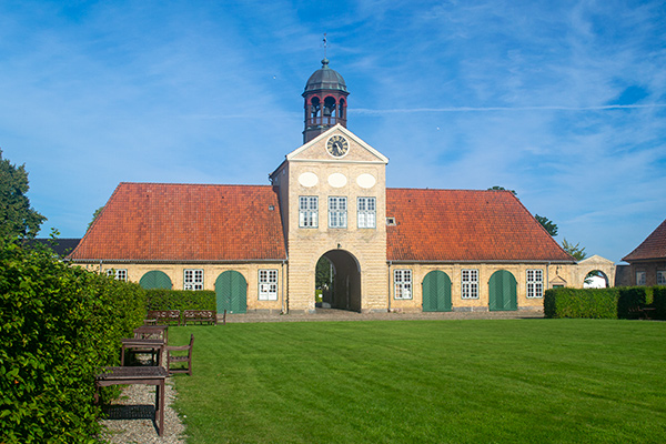 I slottets portnerhus er der indrettet et lille museum og informationscenter