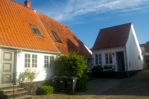 Flere huse i slesvigsk stil er bevaret.