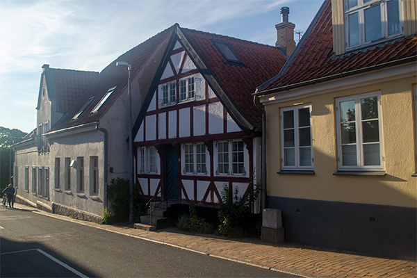 Selvom Sønderborg fik en del bomber i 1864, er der stadig en del velbevarede historiske huse.