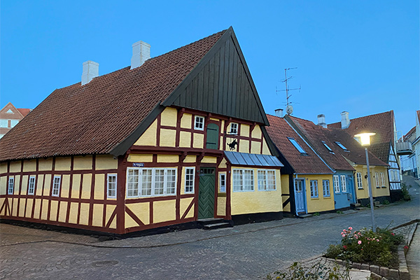 Et af byens ældste huse huser ringridermuseet.