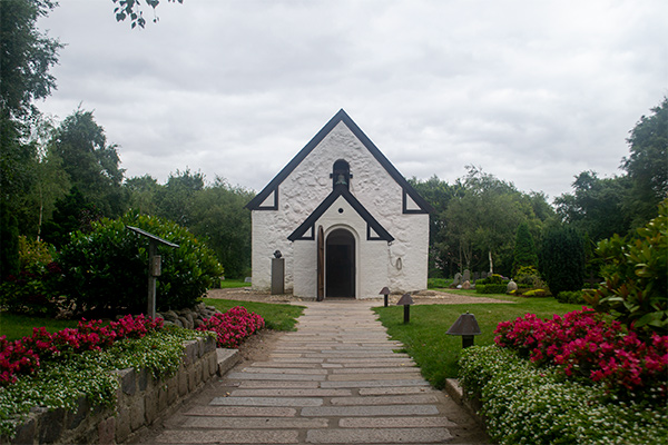 Venø Kirke tager titlen som Danmarks mindste kirke