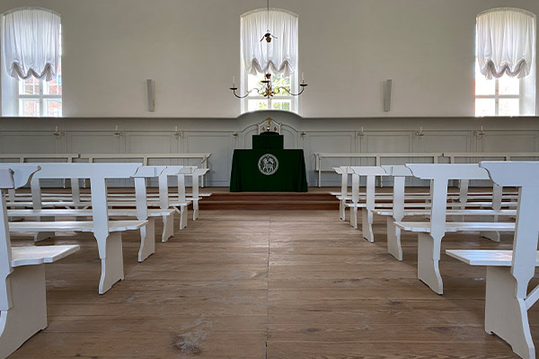 Salshuset i Christiansfeld er Brødremenighedens kirke. Den er simpelt indrettet og uden alter.