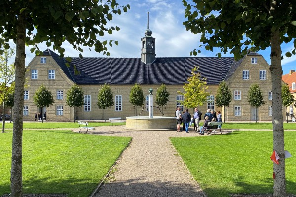 Salshuset i Christiansfeld er Brødremenighedens kirke. Den er simpelt indrettet og uden alter.