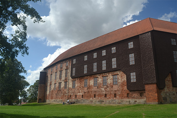 I 1808 brændte Koldinghus. Slottet er dog forbilledligt restaureret.