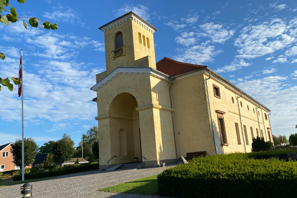 Lidt syd for Kolding ligger den lille by Vonsild med denne fine kirke tegnet af C.F. Hansen