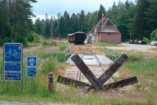 Der er flere vandre- og cykelruter i området