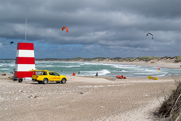 Der er optimale vindforhold for surfere ved Nørre Vorupør