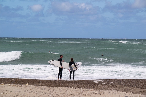 Cold Hawaii. Hele kysten fra Hanstholm i nord til Agger i syd er guf for surfere.