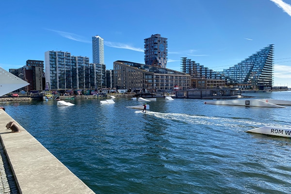 I Aarhus Ø kan du tage en dukkert i havnebadet