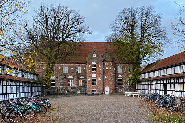 Krabbesholm i udkanten af Skive er i dag omdannet til højskole.