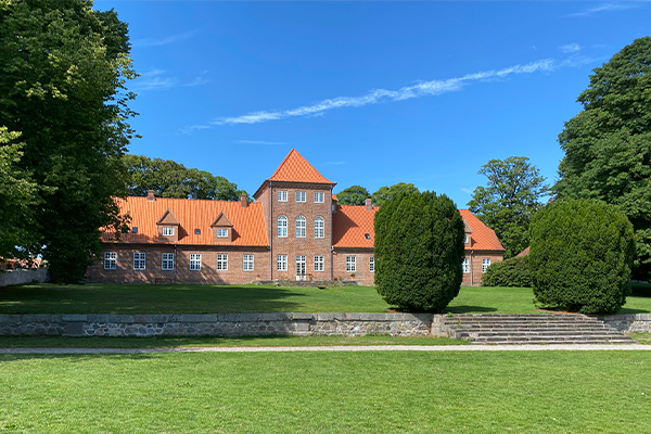 Hald Hovedgård er opført i slutningen af 1700-tallet.