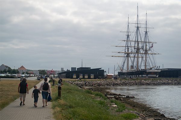 Siden 1960 har Fregatten Jylland ligget i havnen.
