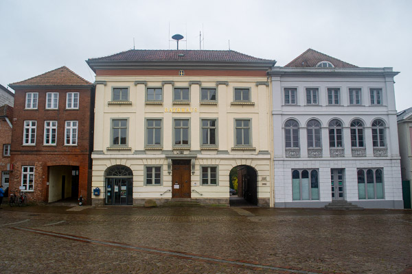 Byens rådhus er opført i 1792
