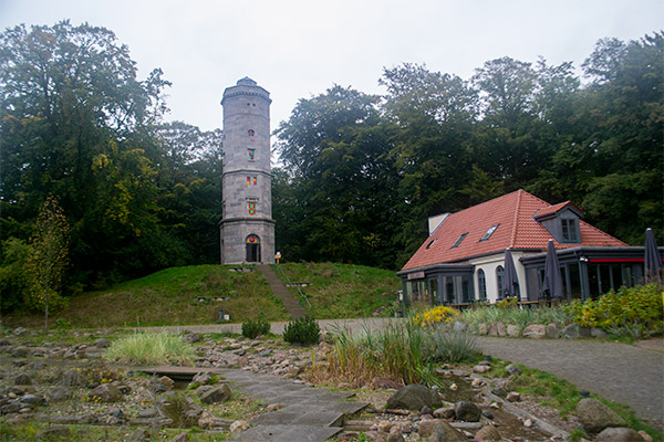 Elisabethturm, er opført i 1863-1864 i nygotisk stil