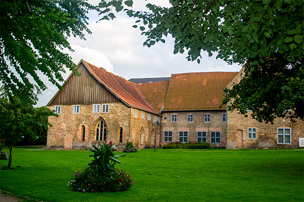 Det tidligere Franciskanerkloster fra 1200-tallet er i dag beboet af byens administration