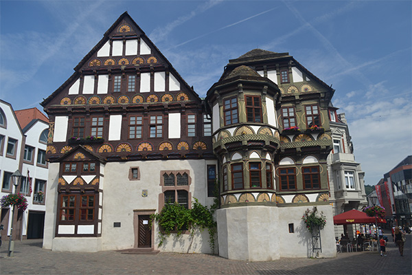 Bindingsværkshuse i Höxter - dekoreret i den særlige Weser-rennæssancestil.