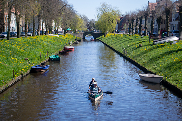 En ferie i Tyskland kunne gå til Friedrichstadt. Her er et billede fra kanalen i Friedrichstadt.