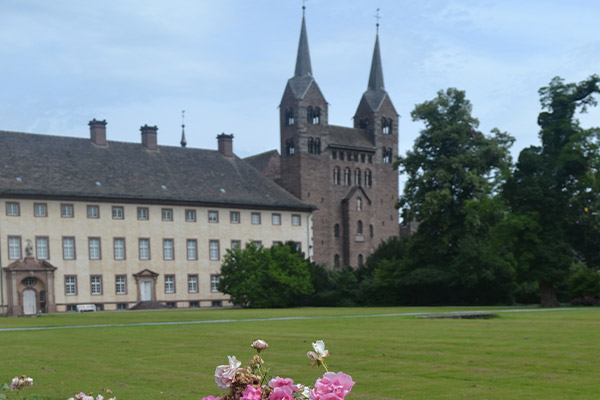 Den rustikke klosterkirke ved Corvey stammer fra 800-tallet.